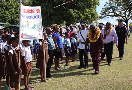 PM inspects guard by student groups at Visale
