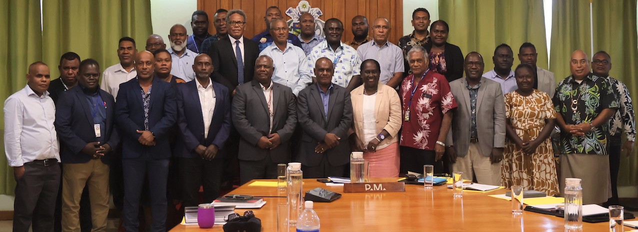 Group photo- Prime Minister and Deputy Prime Minister (centre), Secretary to Cabinet, Secretary to Prime Minister, Permament Secretaries, Policy Secretaries, and Senior Govt Officials.