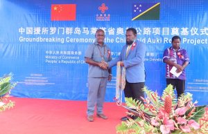 Manele in Malaita as Auki tar-sealing project gets underway 1 Premier Asilaua presenting a traditional shell money gift to Prime Minister Manele MP.